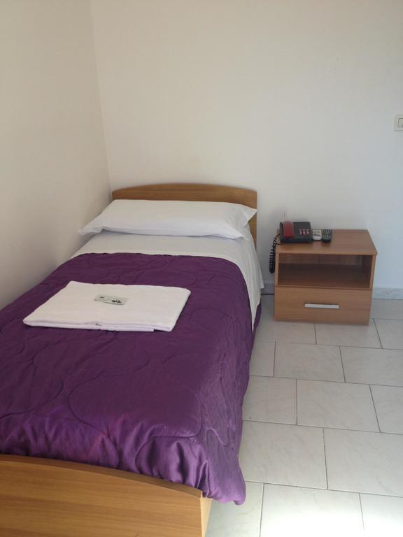 Hotel Mantova Mântua Quarto foto