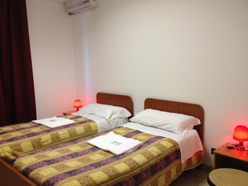 Hotel Mantova Mântua Quarto foto